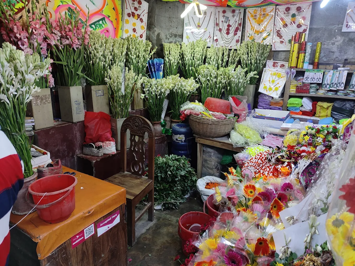 পুষ্পমালা এন্ড ভ্যারাইটি স্টোর